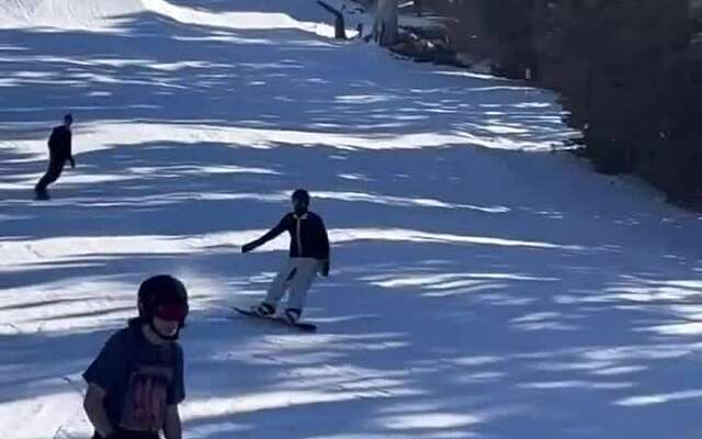 Een snowboard in je nek is nooit fijn