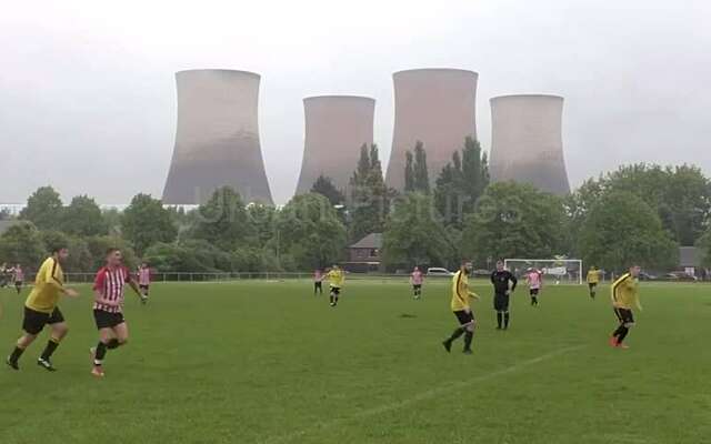 Voetbalwedstrijd wordt nogal onverwacht onderbroken