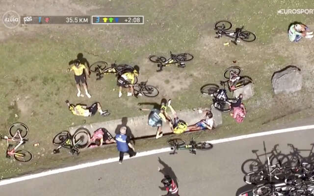 Terugkijken: de harde crash in de Ronde van Baskenland