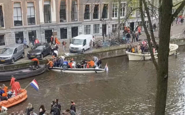 Nieuwe beelden van het bootje dat op Koningsdag zonk