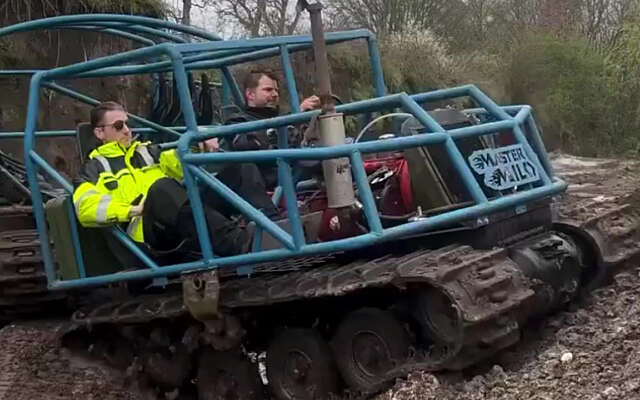 Even een lekker stukje rijden in een rupsbandenbuggy