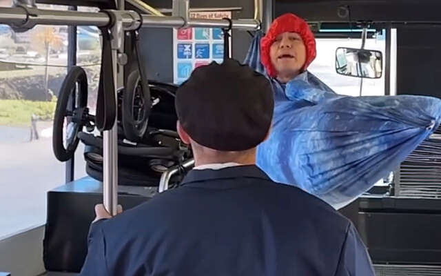 Man die zich als rups identificeert wordt geweigerd door Amerikaanse buschauffeur