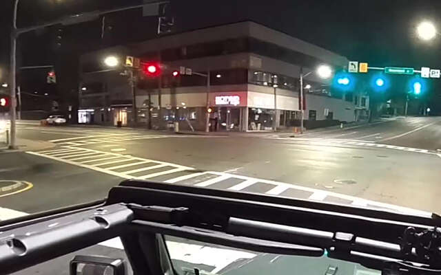 Automobilist gesnapt tijdens het rijden door rood licht