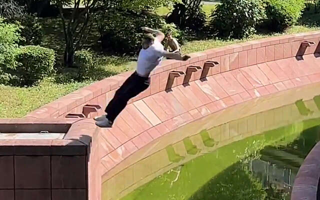 Parkourprofessional komt bij sprong nét 30 centimeter tekort