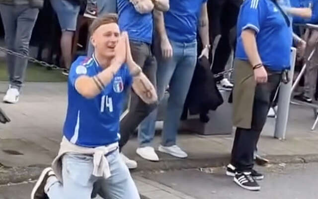 Albanese voetbalsupporter breekt spaghetti voor de ogen van Italianen