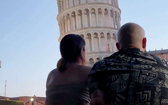 Sprinkler maakt einde aan romantische Pisa-video