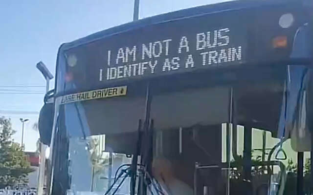 Kan gewoon tegenwoordig: bus identificeert zichzelf als trein