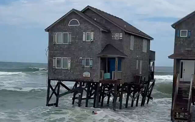 Strandhuis volledig opgeslokt door de moeder natuur in North Carolina