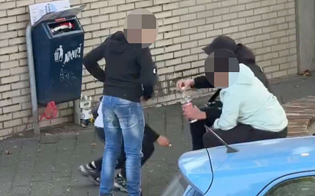 Plaatselijke hangjeugd in Amersfoort knutselt molotovcocktail bij winkelcentrum