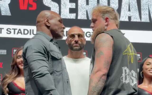 Jake Paul en Mike Tyson face off / staredown