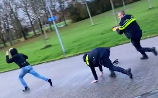 Politie zet een taser in bij lastige puber in Groningen die er vandoor gaat