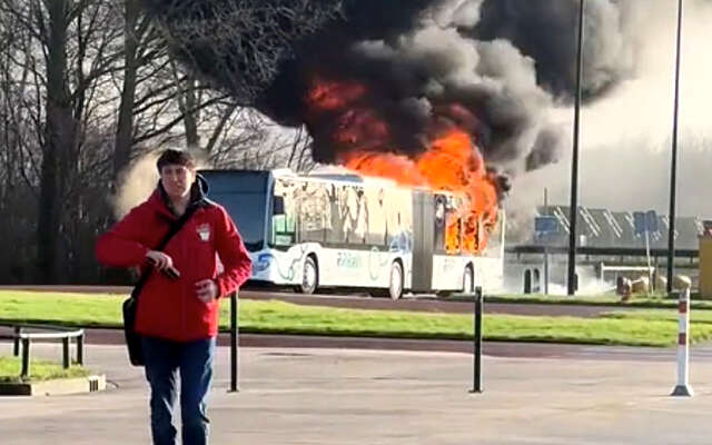 Paniek in Walibi: Shuttlebus verandert in vuurzee omdat chauffeur weigert te stoppen