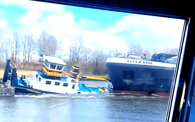 Hut van duwboot Alja compleet naar de filistijnen gebeukt door een binnenvaarttanker