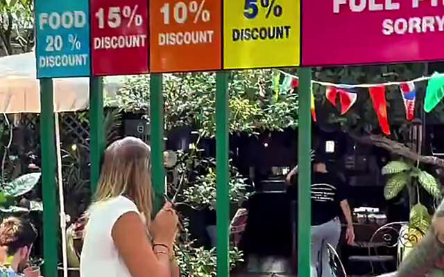 Een restaurant in Thailand heeft een opmerkelijke kortingsactie