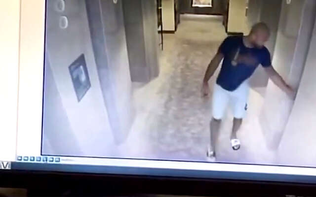 Voormalig NBA’er Dahntay Jones betrapt op ranzige actie in een hotel