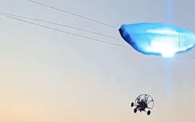 Paraglider vs stroomkabels: 0 - 1