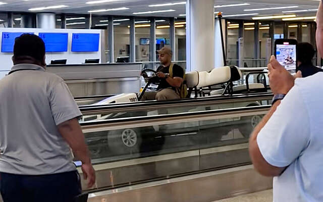 Dronken joyride over bagageband wordt virale hit op Buffalo Airport