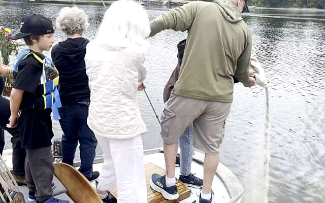 Familie krijgt ongepaste reclame tijdens uitstrooien as van opa en oma
