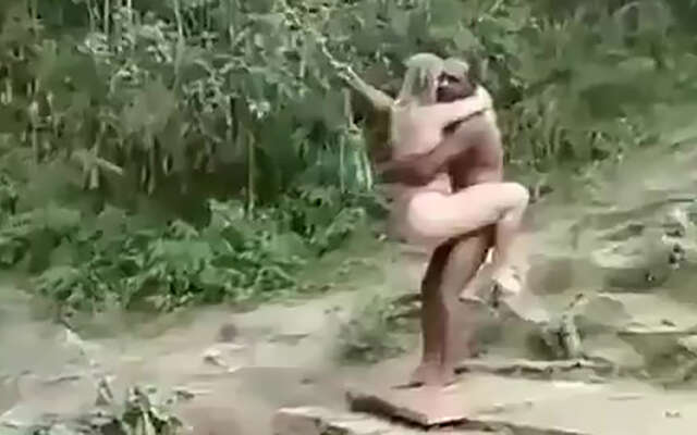 Tarzan en Jane genieten van een dagje strand