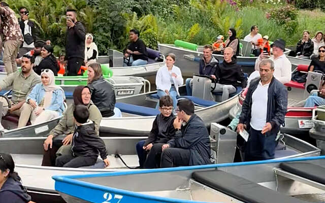 Tip van de dag: Een lekker rustig dagje varen in Giethoorn met de familie