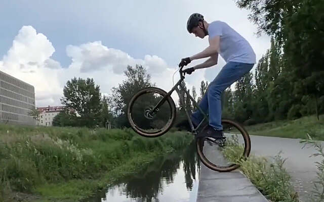 BMX'er heeft een tijdje last van zijn rug