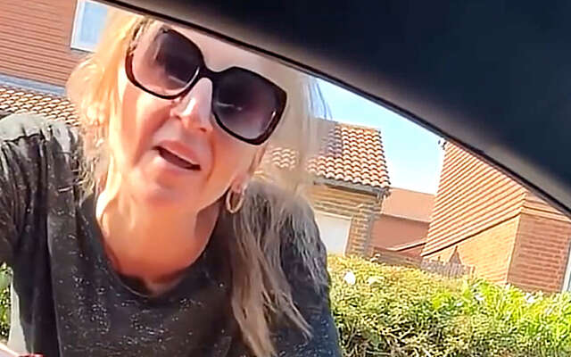 Irritante Karen heerlijk op d'r plaats gezet door haar eigen vent