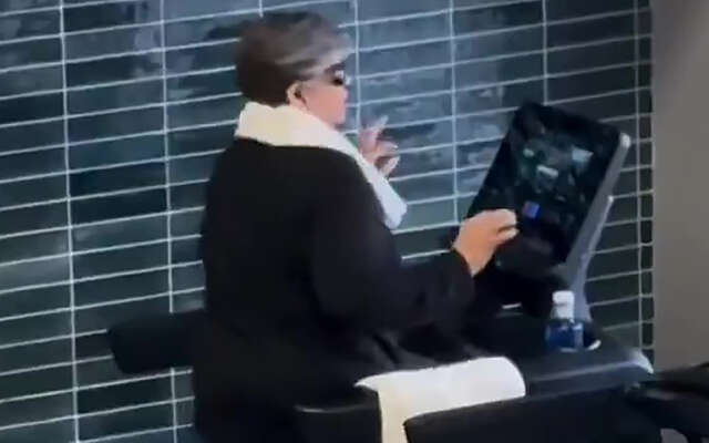 Oma gaat lekker op de loopband