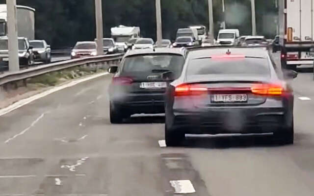 Opgefokte idioten in Audi's vechten hun verkeersruzie uit op de snelweg