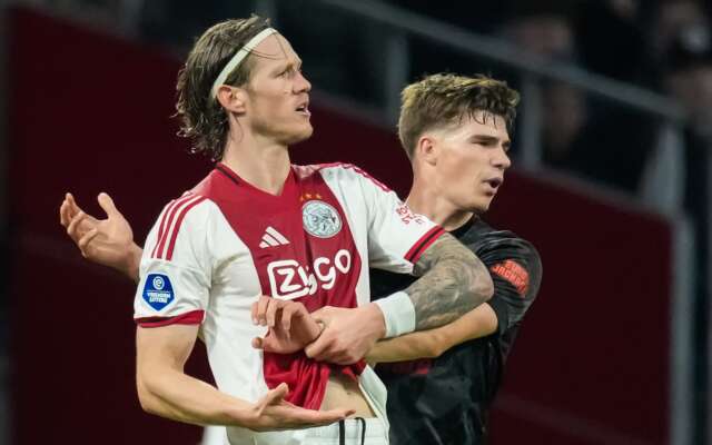 Wout Weghorst onder vuur na overtreding: "Goes zoekt mijn elleboog op"