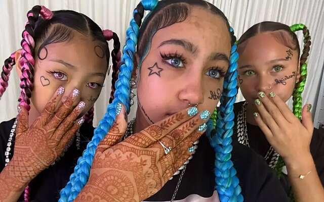 Dochter Kim Kardashian (12) gaat los met neptattoos, neuspiercing en blauwe vlechten