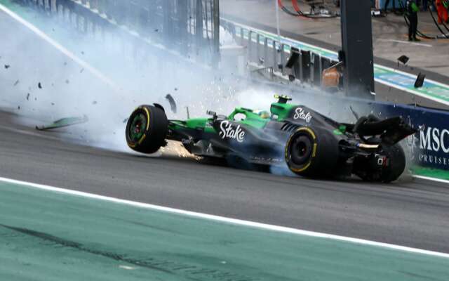 Beelden uit publiek van zware crash Gabriel Bortoleto in sprintrace Brazilië