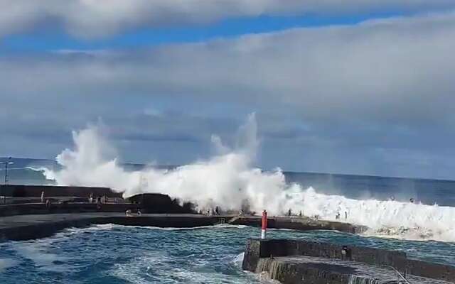 Nederlandse vrouw overleden en gewonden door monstergolven op Tenerife
