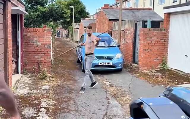 Gekkie krijgt een meltdown als zijn Citroën C3 in beslag wordt genomen