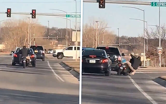 Opgefokte motorrijder ontmoet moedertje karma op de weg