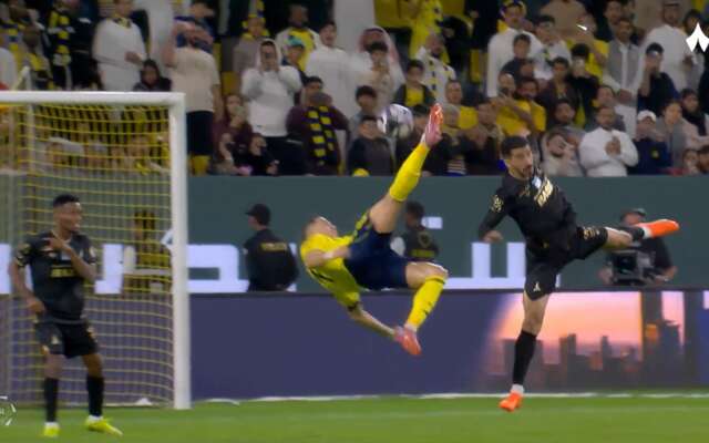 Ronaldo scoort op z'n veertigste met briljante omhaal voor Al Nassr