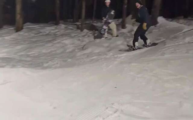 Snowboarder komt met zieke trick