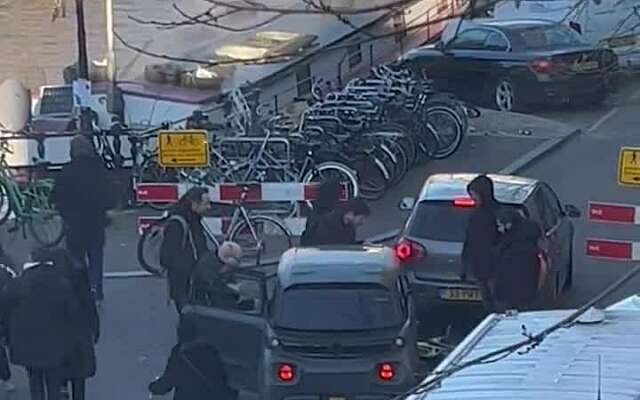 Extra beelden van Amsterdammer in brommobiel die voetganger omver reed